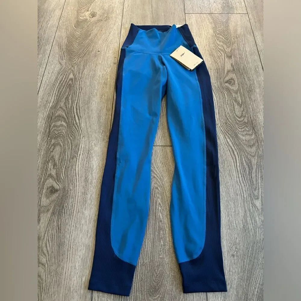 Nike woman’s yoga leggings very soft